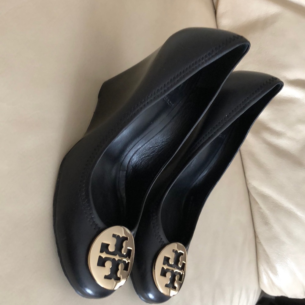 Never worn Tory Burch Chelsea wedges 7 1/2